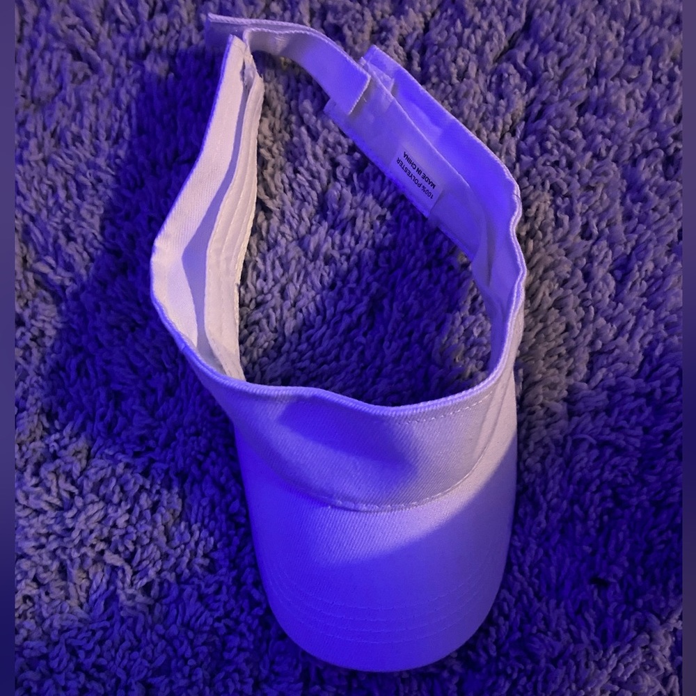 White visor - Picture 2 of 2